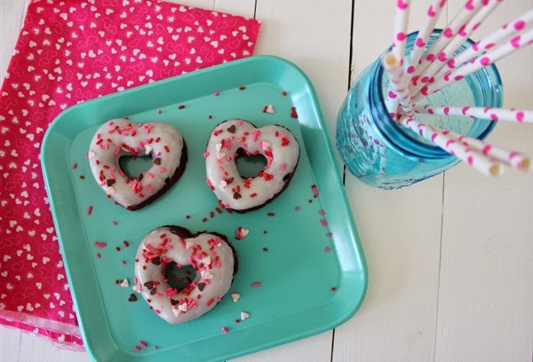 Valentine Red Velvet Donuts #valentine #donut #redvelvet Valentine Red Velvet Donuts #valentine #donut #redvelvet