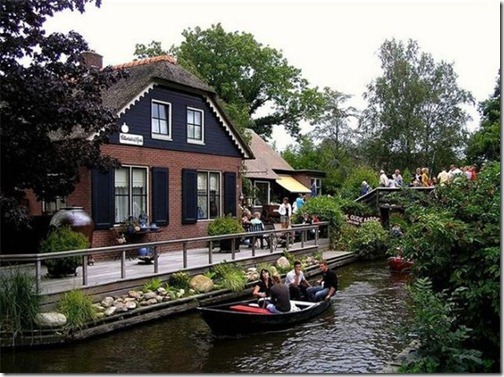 a_dutch_village_only_accessible_by_boat_640_37