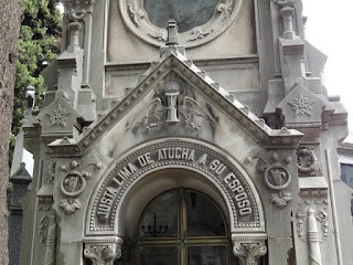 There were many Masonic symbols