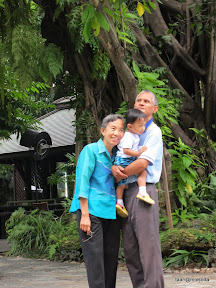 พู่กันฉลองวันเกิดยาย ตา