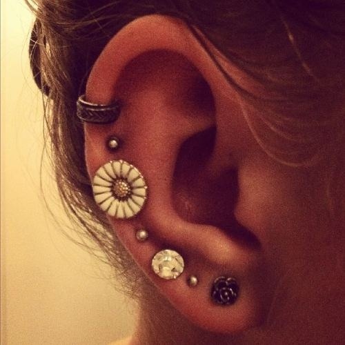 [hipster-fun-photo-blogger-cute-style-hipsters-cool-glasses-piercing-earrings%255B2%255D.jpg]