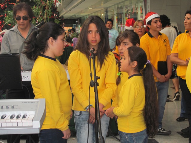 [CORO%2520UNAP%252CCORO%2520VOCES%2520BLANCAS%2520Y%2520CORO%2520JUVENIL%2520%252814%2529%255B2%255D.jpg]