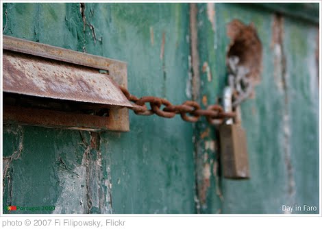 'Locked doors' photo (c) 2007, Fi Filipowsky - license: http://creativecommons.org/licenses/by-nd/2.0/