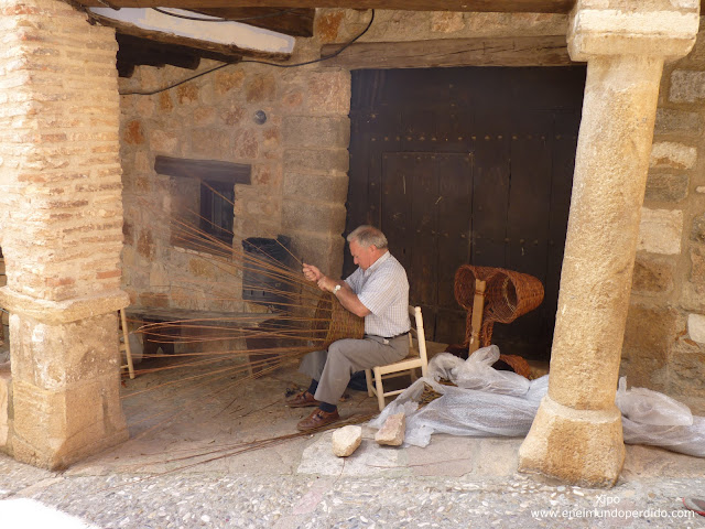 artesano-de-cesteria-en-alquezar-huesca.JPG