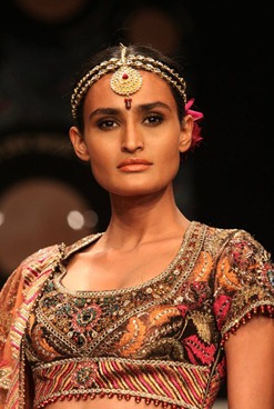 JJ Valaya's collection at Day 1 - LFW Winter Festive 2011 (6)