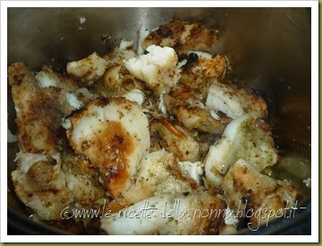 Zuppetta di pesce, pomodoro e piselli con pane tostato e polpettine di cous cous (4)