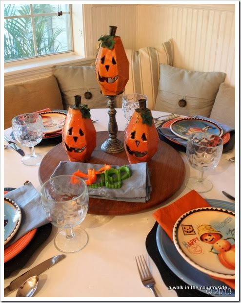 HALLOWEEN TABLE