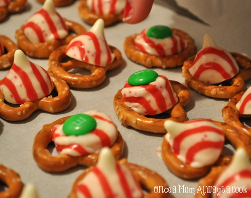 M&M Peppermint Kissed Pretzels 1