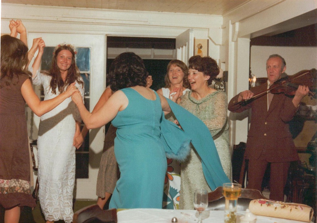 [6-f-dancing-at-pams-wedding-19773.jpg]
