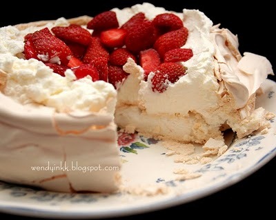 [strawberry%2520pavlova%25202%255B2%255D.jpg]