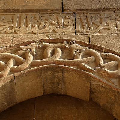Aleppo, The Gate of the Citadel #2 , Source: http://www.flickr.com/photos/7340910@N02/3285414259 3285414259.jpg