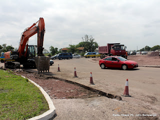 Une vue de rond point Molard ce 10/05/2011 à Kinshasa, lors des travaux d'élargissement des routes. Radio Okapi/ Ph. John Bompengo