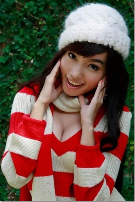 hot-girls-sweater-puppies-15
