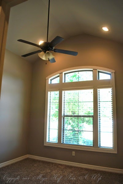 Office with arched window and vaulted ceiling.jpg Office with arched window and vaulted ceiling