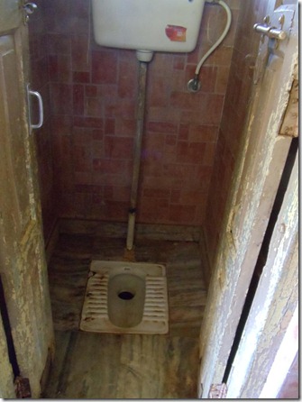 Khajuraho-Templos-banheiro masculino - modelo oriental