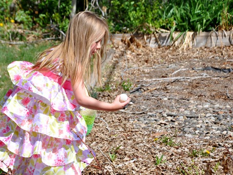 2012-04-08 julia egg hunt