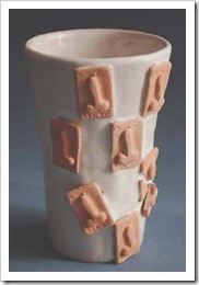 Caos, vaso ceramica h30 cm portafortuna con falli (Angela Campanile 2010 picc.) Caos, vaso ceramica h30 cm portafortuna con falli (Angela Campanile 2010 picc.)
