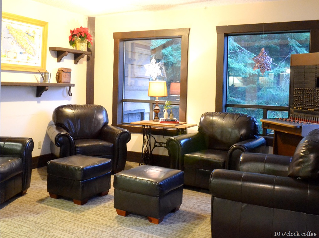[nook%2520with%2520furniture%255B9%255D.jpg]