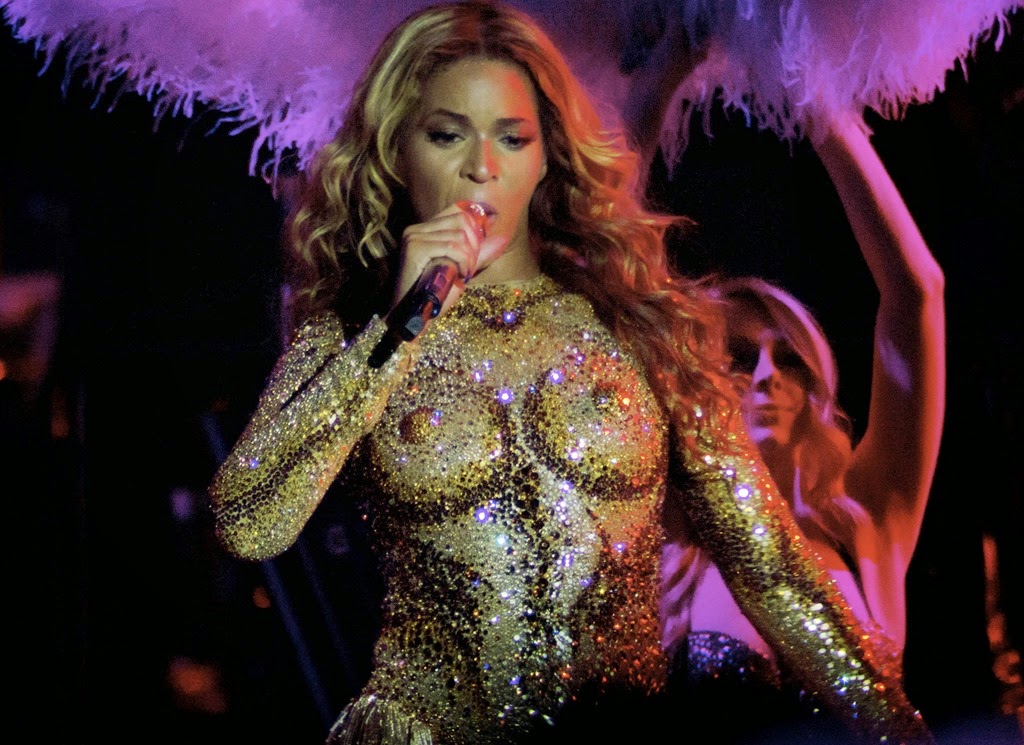 [Beyonce-Kicks-Off-Mrs.-Carter-World-Tour-in-Serbia-2%255B4%255D.jpg]