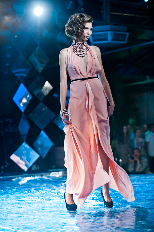 Julia AYSINA, HOLIDAY FASHION WEEK 2011 Фото Сергея Черникова