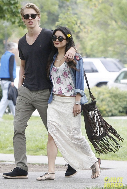 [Vanessa-Hudgens-Fringe-Bag-%255B15%255D.jpg]