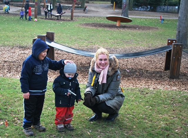 [2012-03%2520With%2520Gun%2520in%2520the%2520Park%255B3%255D.jpg]