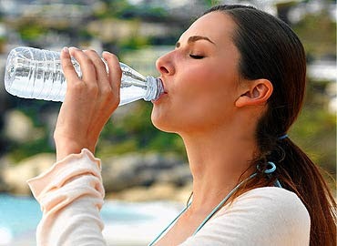 tomar-agua-natural