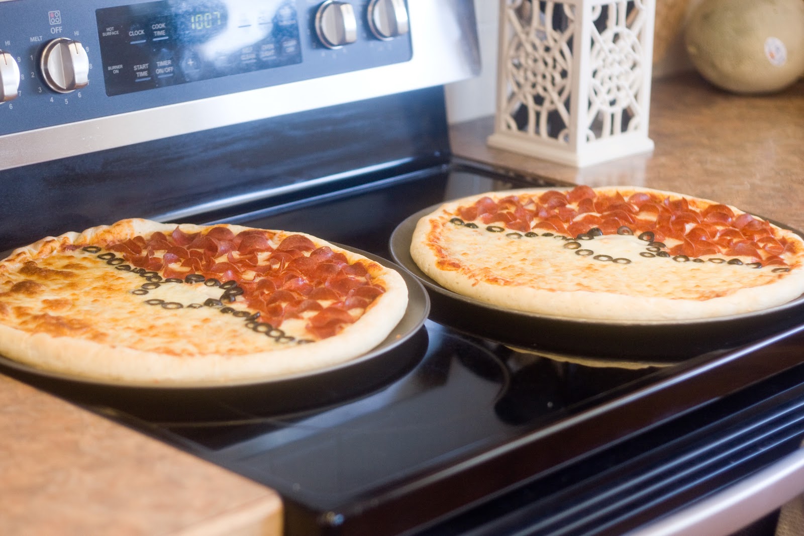 [03%252002%252013_pokeball%2520pizzas%255B3%255D.jpg]