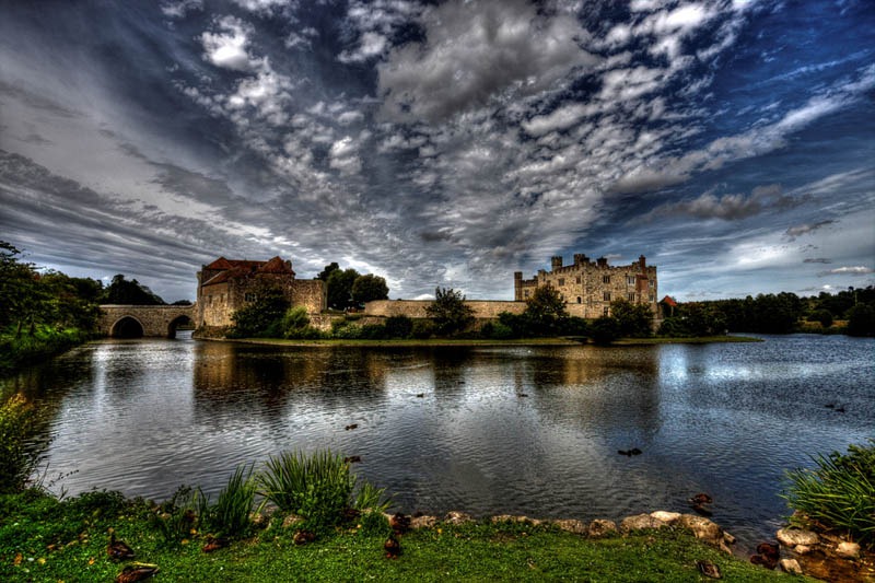 [leeds-castle-england-moat-surrounded-by-water%255B6%255D.jpg]