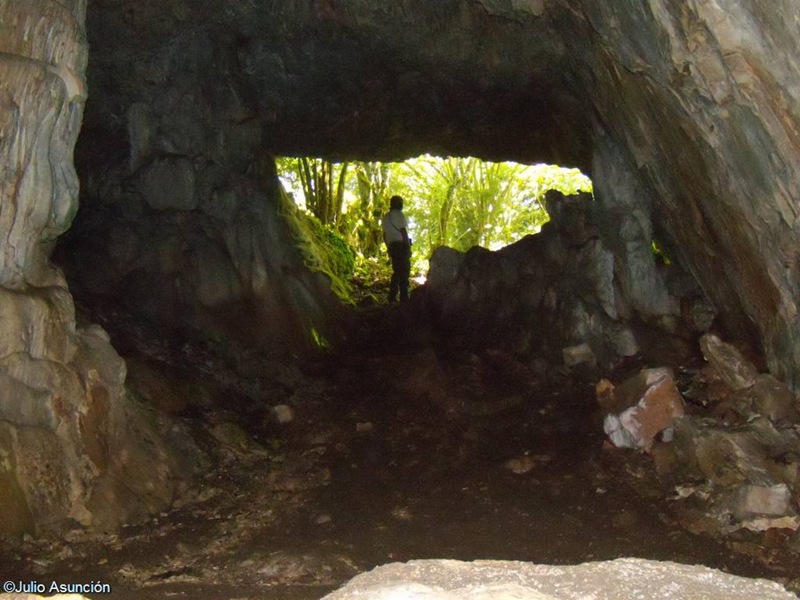 [CuevadeLezestaliinteriorrutaLusarret%255B2%255D.jpg]