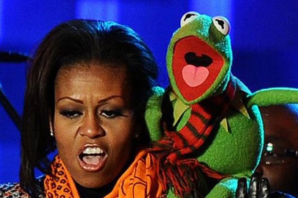 [us-first-lady-michelle-obama-sings-with-kermit-the-frog-pic-afp-460945342%255B11%255D.jpg]