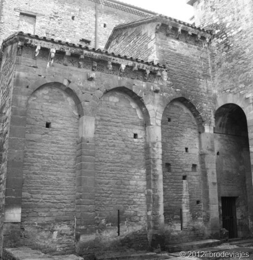 [800px-Lateral_exterior_cmara_santa16.jpg]