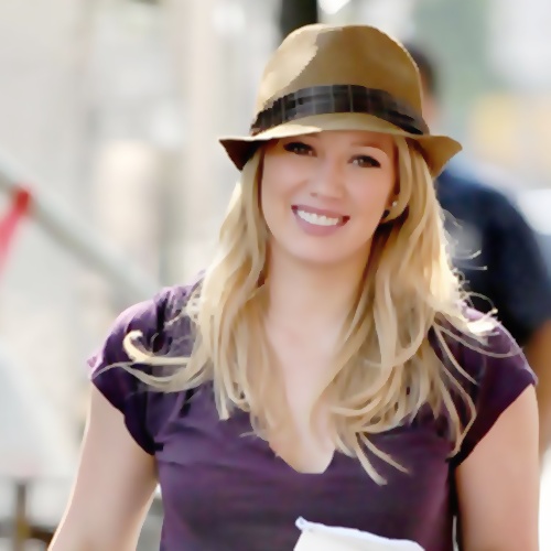 Hilary Duff turns up bright and early for her first day on the Gossip Girl
