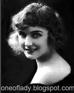[250px-Edna_Purviance%255B19%255D.jpg]