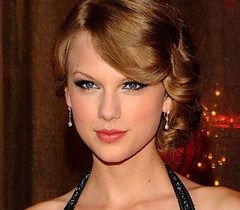 Taylor Swift alakíthatja Joni Mitchellt