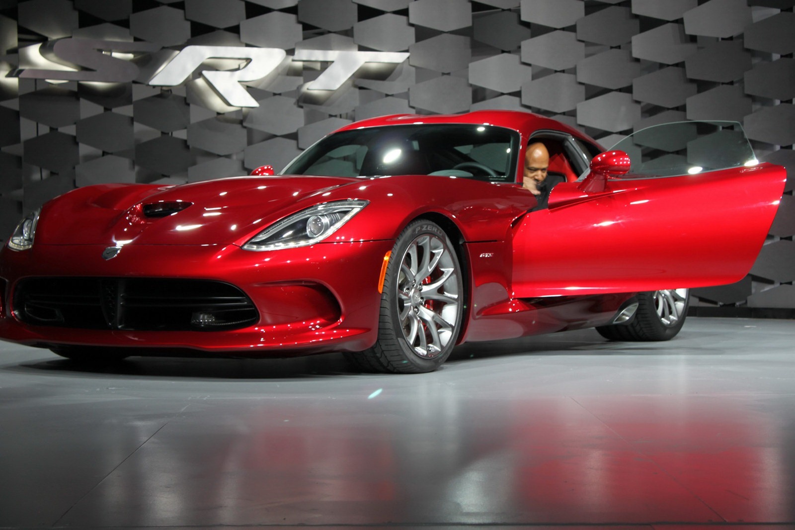 [2013-SRT-Viper-13_1%255B2%255D%255B2%255D.jpg]
