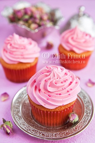 [cupcakes%2520cu%2520trandafiri%255B5%255D.jpg]