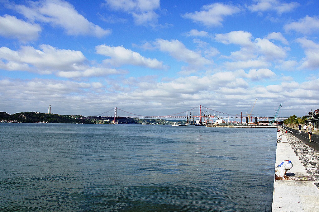 [ponte%252025%2520de%2520abril%255B5%255D.jpg]