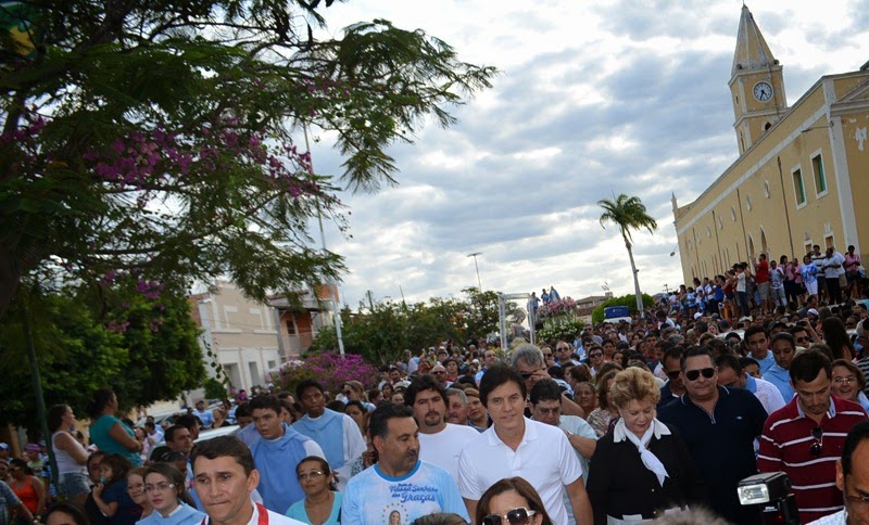 [Prociss%25C3%25A3o%2520de%2520Nossa%2520Senhora%2520das%2520Gra%25C3%25A7as%2520-%2520Flor%25C3%25A2nia%25206%255B4%255D.jpg]