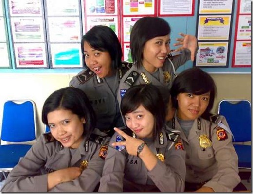 indonesian-police-girls01