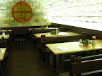 AUGUSTINER in Dresden: Sitzb�nke u.Tischplatten