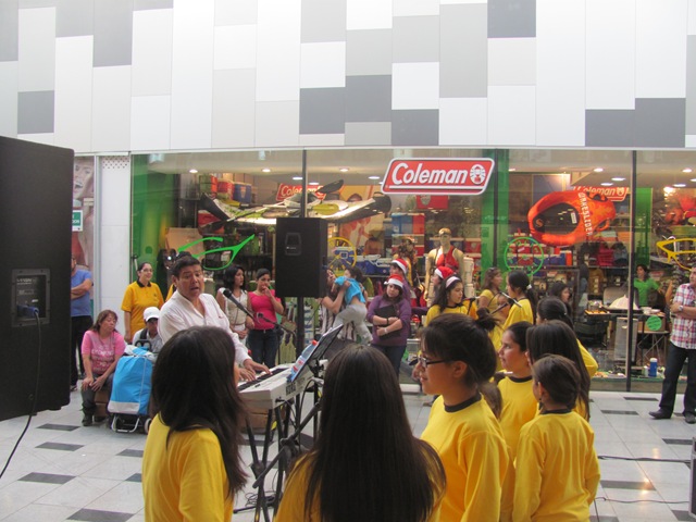[CORO%2520UNAP%252CCORO%2520VOCES%2520BLANCAS%2520Y%2520CORO%2520JUVENIL%2520%252823%2529%255B2%255D.jpg]