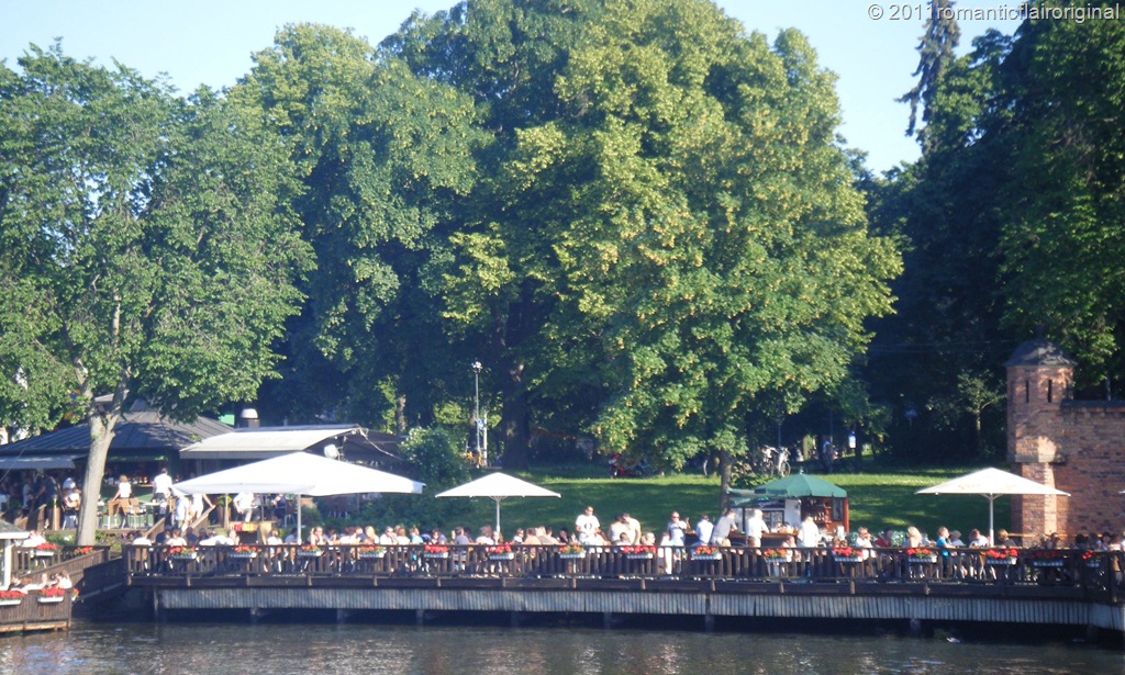 [Sweeden-Stockholm-Bank-Cafe%255B10%255D.jpg]