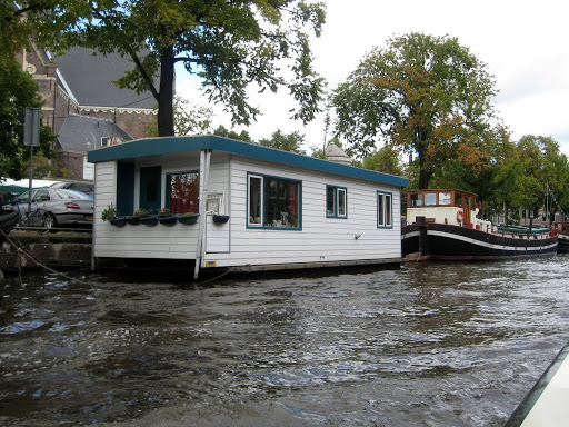 I was totally fascinated by all the houseboats