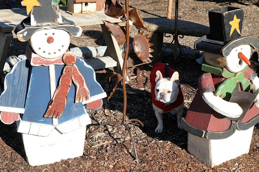 I've never seen snowmen that look like this - only their faces are round.