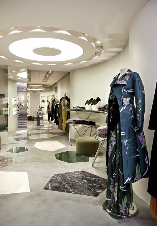 [04%2520Marni%2520Boutique%2520Madrid%2520-%2520Fotos%2520Silvio%2520Posada%255B3%255D.jpg]