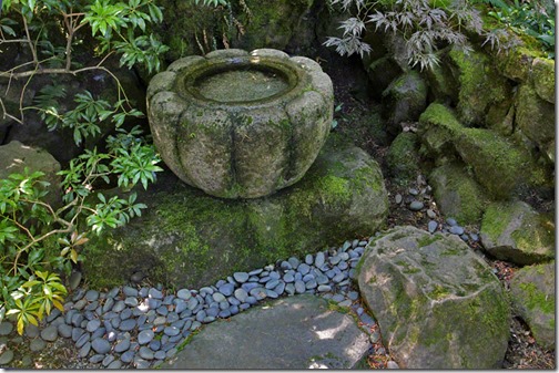 100726_Portland_Japanese_Garden_water_basin_at_Antique_Gate