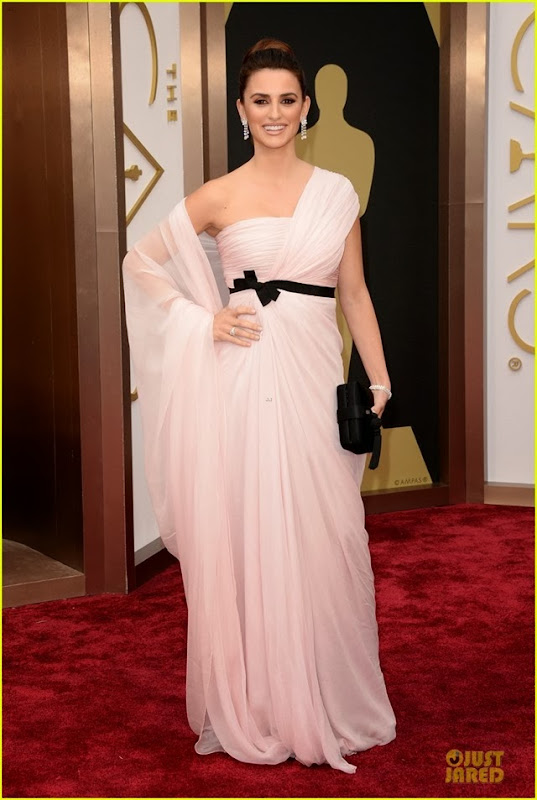 penelope-cruz-gorgeously-flows-on-oscars-2014-red-carpet-03 penelope-cruz-gorgeously-flows-on-oscars-2014-red-carpet-03