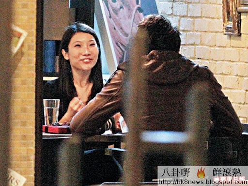 《含情脈脈》<br/>羅昊昕跟羅孝勇撐枱腳時，手舞足蹈一副冧樣。