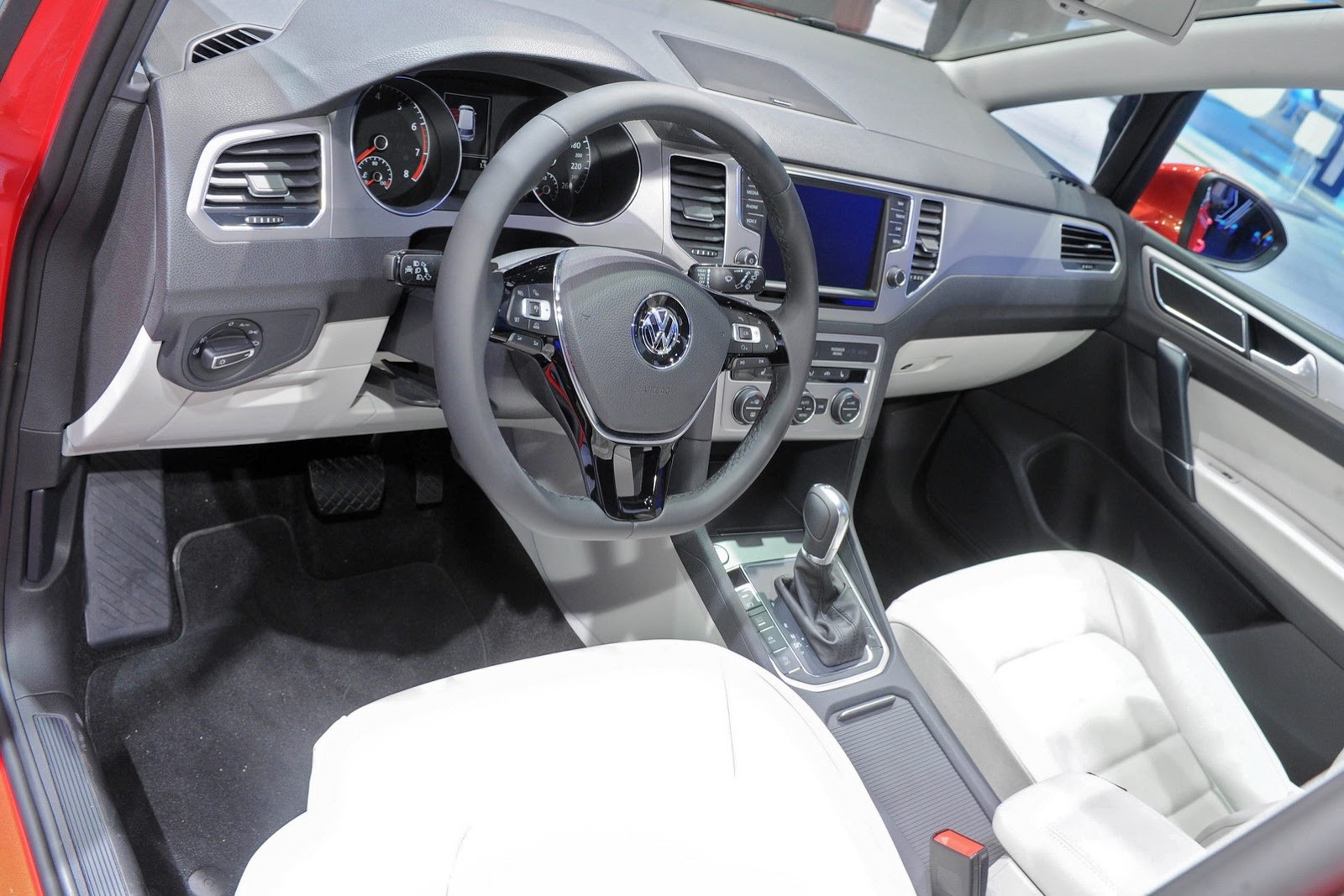 VW-Golf-Sportvan-8%25255B2%25255D.jpg